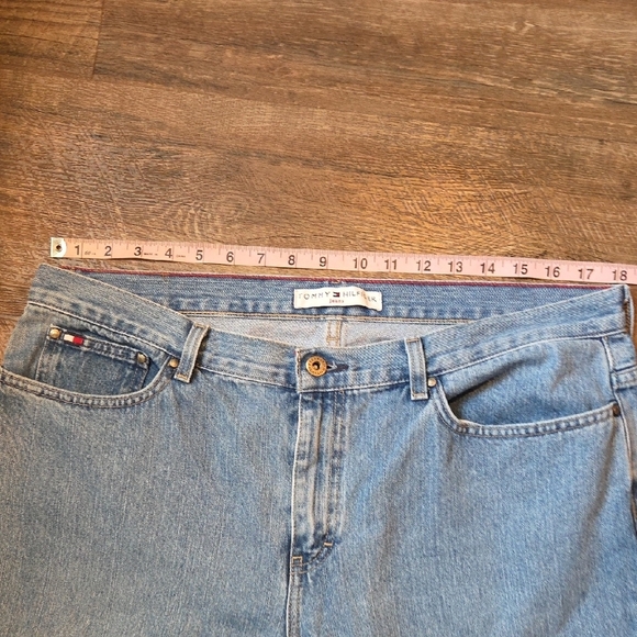 Tommy Hilfiger Boyfriend Light Washed Straight Legged Jeans Size 16 - Picture 9 of 12
